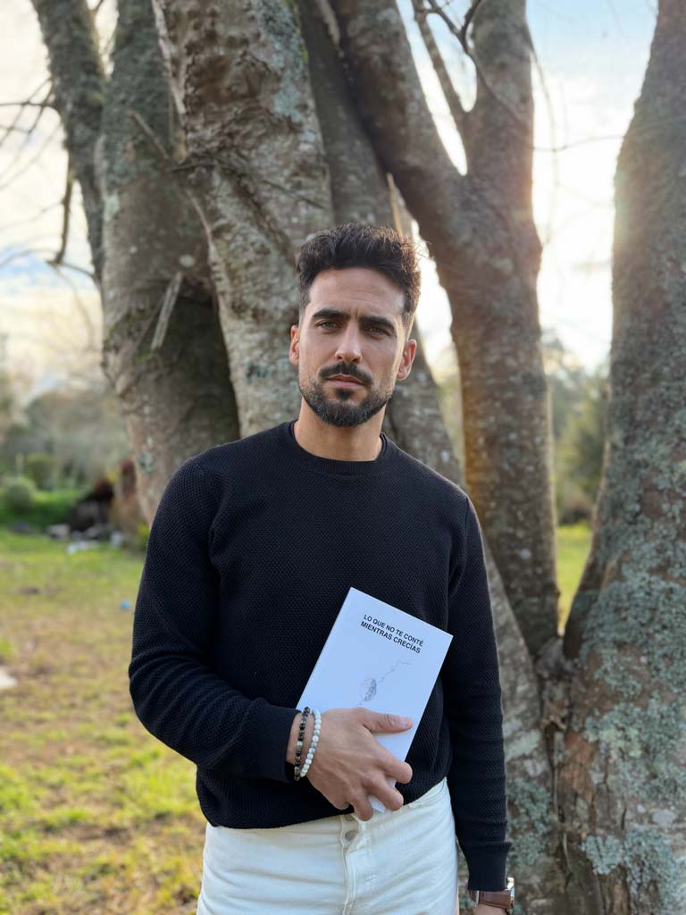 Lo que no te conté mientras crecías -  Hugo Sanmartín